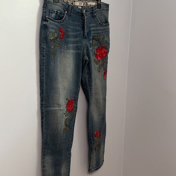 Vintage America Boyfriend Embroidered Jeans - Picture 2 of 6